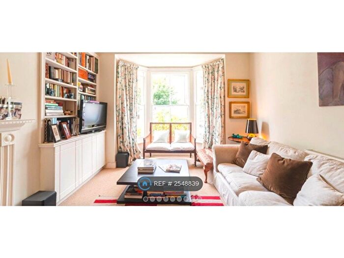 3 Bedroom Flat To Rent In Coningham Road, London, W12