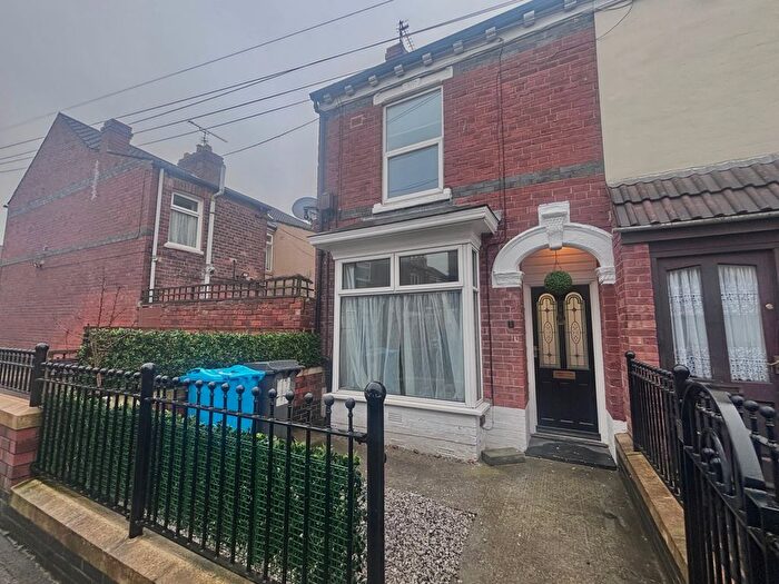2 Bedroom Terraced House To Rent In De La Pole Avenue, Hull, HU3