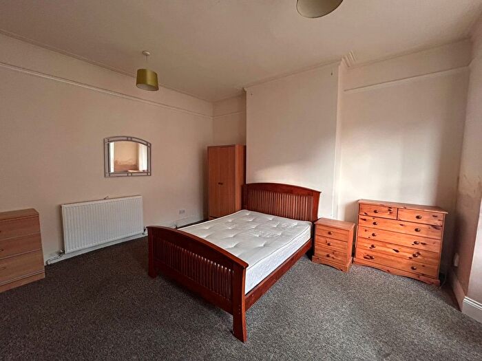 2 Bedroom Flat To Rent In Simonside Terrace, Heaton, Newcastle Upon Tyne, NE6