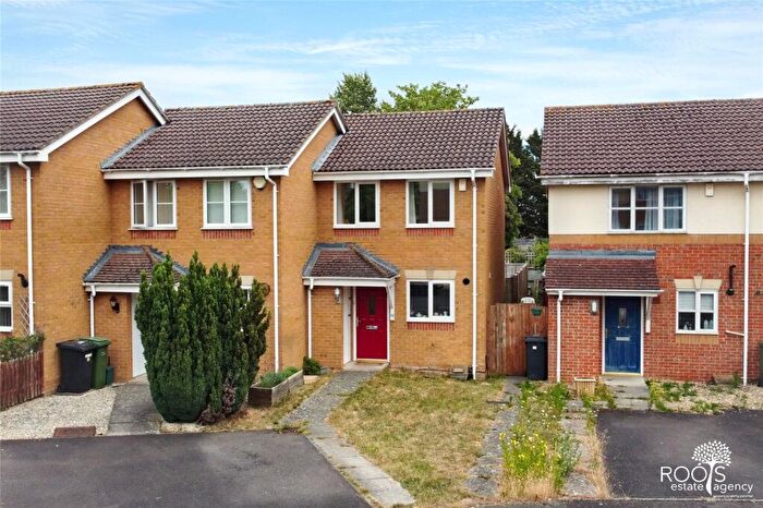 2 Bedroom End Of Terrace House For Sale In Richmond Avenue, Thatcham, Berkshire, RG19