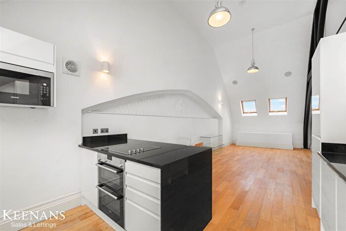 3 Bedroom Flat To Rent In Stableford Avenue, Eccles, Manchester, M30
