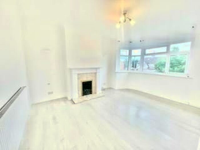 2 Bedroom Flat To Rent In West Street, Carshalton, SM5