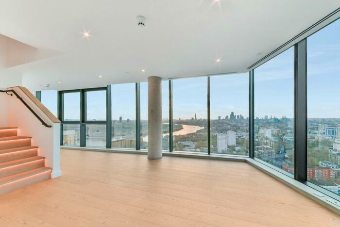 2 Bedroom Apartment For Sale In Vetro Court, Canary Wharf, E14