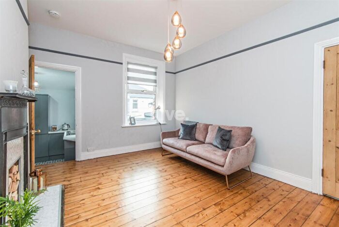 3 Bedroom Flat To Rent In Simonside Terrace, Heaton, Newcastle Upon Tyne, NE6