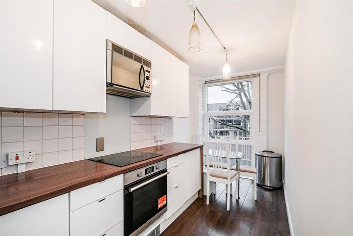 2 Bedroom Flat To Rent In Palmerston Road, Buckhurst Hill, IG9