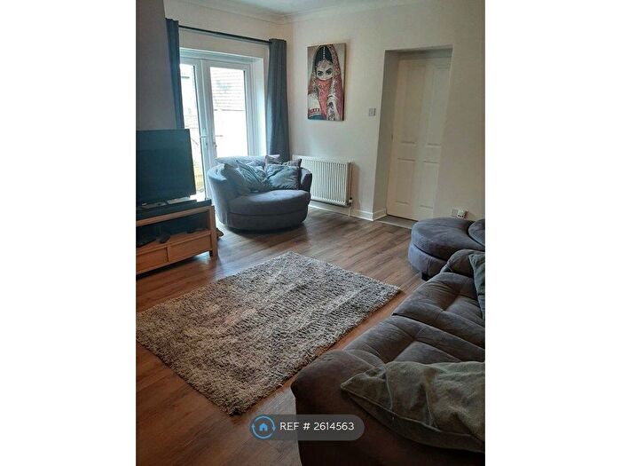 2 Bedroom Flat To Rent In North Row, Uckfield, TN22