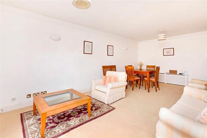 2 Bedroom Flat To Rent In Hall Road, St John's Wood, London, NW8