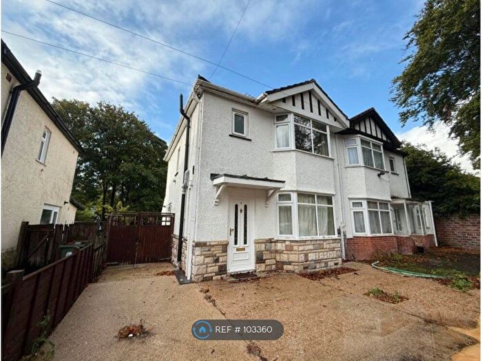 4 Bedroom Semi-Detached House To Rent In Honeysuckle Road, Southampton, SO16