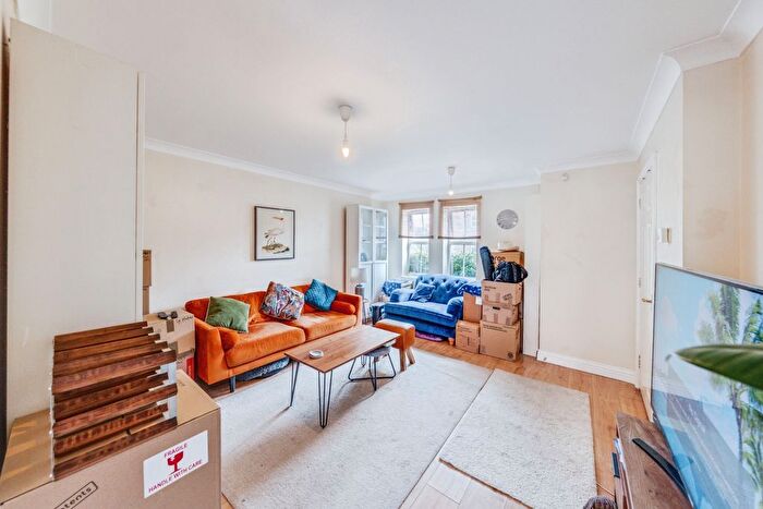 3 Bedroom Semi-Detached House For Sale In Barlow Drive, London, SE18