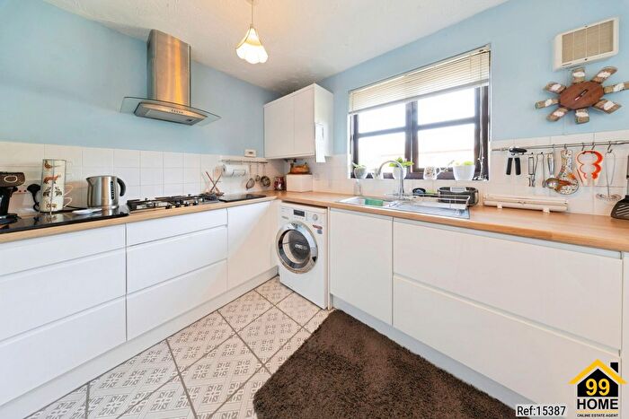 2 Bedroom Bungalow For Sale In Epsom Grove, Bletchley, Milton Keynes, MK3