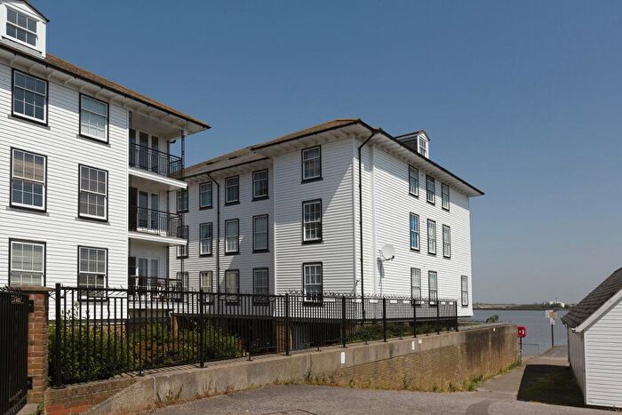 2 Bedroom Flat To Rent In Commercial Place, Gravesend, Kent, DA12