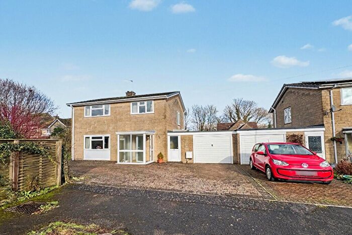 3 Bedroom Detached House For Sale In Fairfield Close, Marshfield, SN14