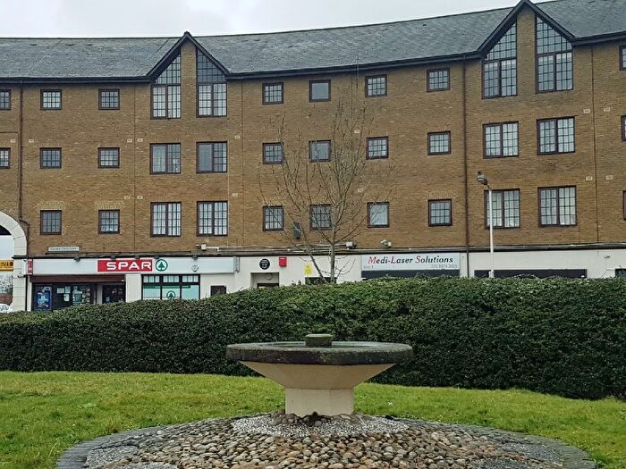 2 Bedroom Flat To Rent In Comer Crescent, Southall, UB2