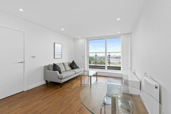 2 Bedroom Flat To Rent In Wharf Street, London, SE8