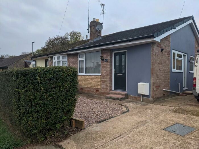 2 Bedroom Bungalow To Rent In Ashfield Avenue, Raunds, Wellingborough, NN9