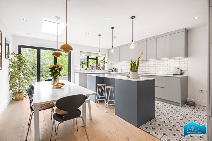 3 Bedroom Semi-Detached House To Rent In Whitehouse Way, Southgate, London, N14