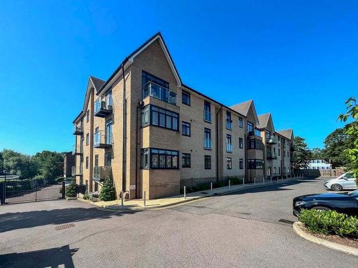 2 Bedroom Flat To Rent In Station Road, Cuffley, Potters Bar, EN6