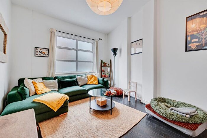 2 Bedroom Maisonette For Sale In Minet Avenue, Harlesden, NW10