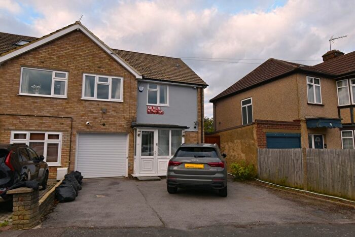 3 Bedroom Semi Detached House To Rent In Brampton Grove, HA3