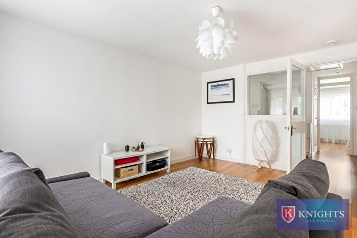 1 Bedroom Flat For Sale In Tenterden Road, White Hart Lane, London, N17