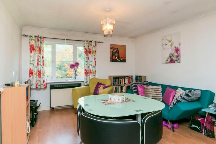 1 Bedroom Flat To Rent In High Beech, The Warren, Bracknell, RG12