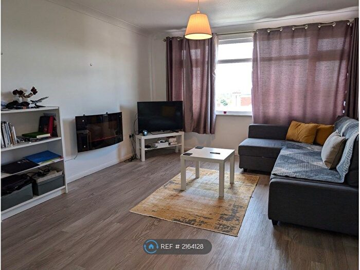 2 Bedroom Flat To Rent In Braemor Court, Bristol, BS9
