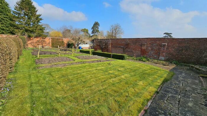 5 Bedroom Detached House For Sale In Sutton Lane, Elton, NG13