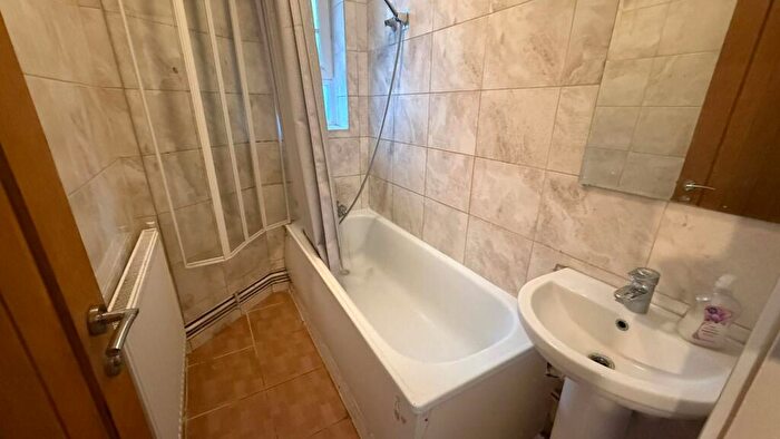 3 Bedroom Flat To Rent In Cyrus House, Farringdon, EC1V