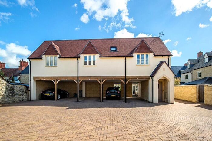 2 Bedroom Coach House For Sale In Ashford Close, Woodstock, OX20