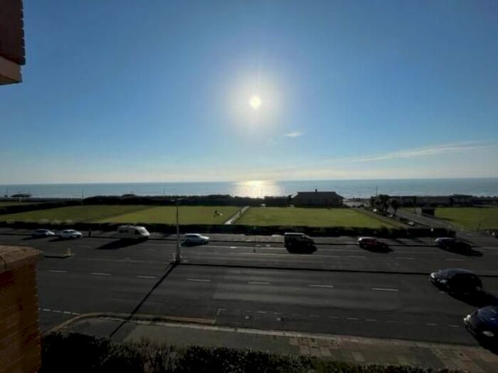 2 Bedroom Flat To Rent In Kingsway, Hove, BN3