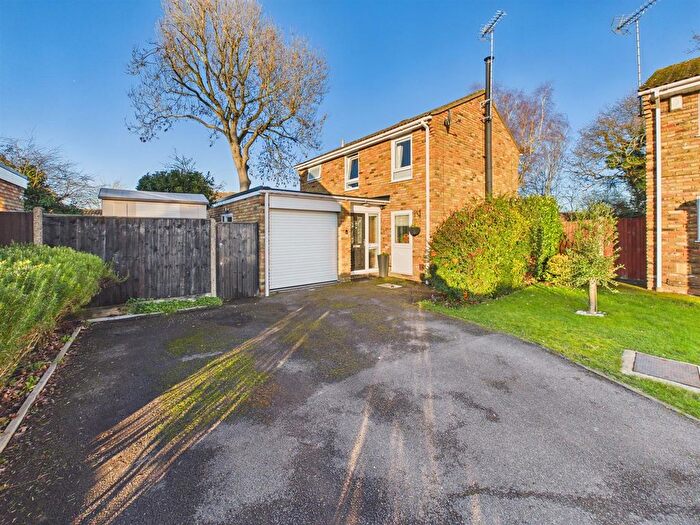 3 Bedroom Detached House For Sale In Longleat Drive, Tilehurst, Reading, RG31