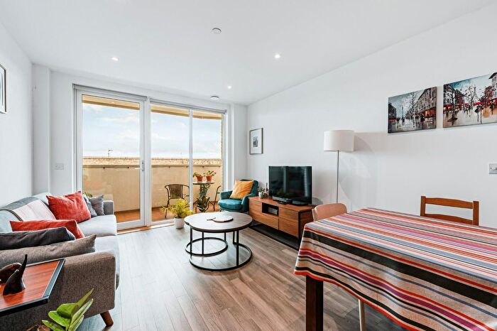 1 Bedroom Flat To Rent In Avenue Road, Acton, W3