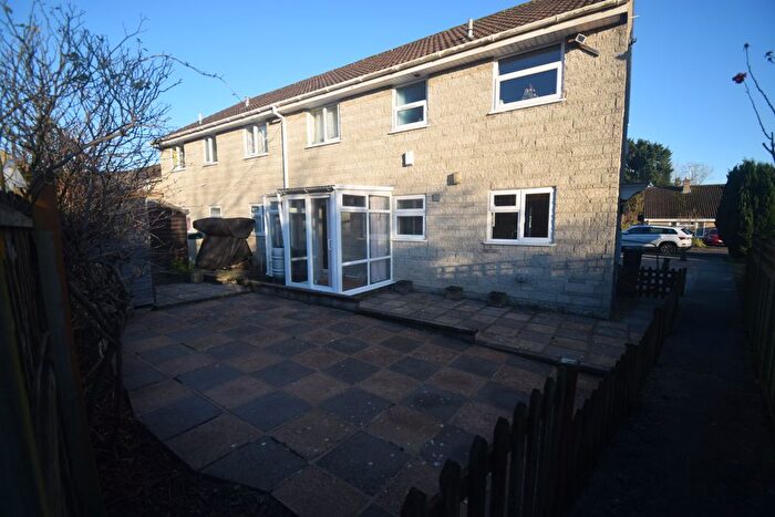 2 Bedroom Flat To Rent In Brookland Road, Huish Episcopi, Langport, TA10