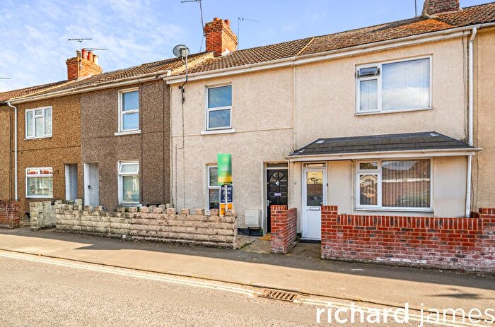 3 Bedroom Terraced House For Sale In Ferndale Road, Swindon, SN2