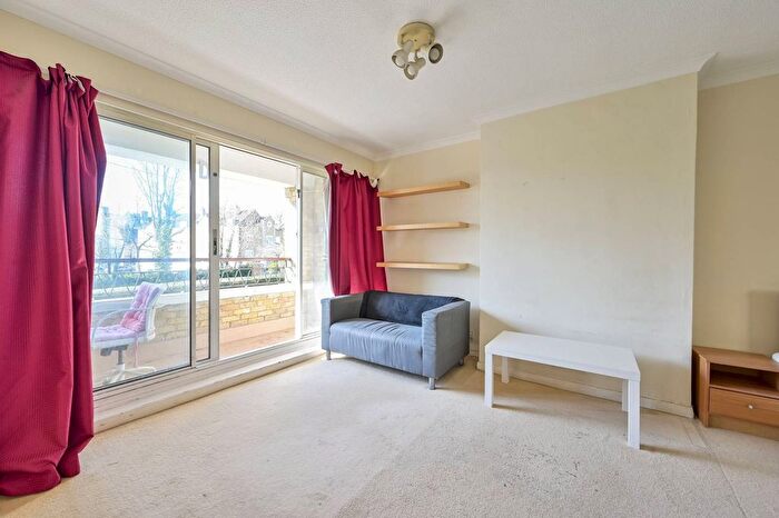 2 Bedroom Flat To Rent In Queensmere Road, Southfields, London, SW19