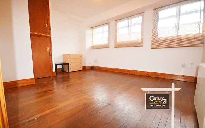 2 Bedroom Flat To Rent In |Ref: |, Hanover House, Hanover Buildings, Southampton, SO14