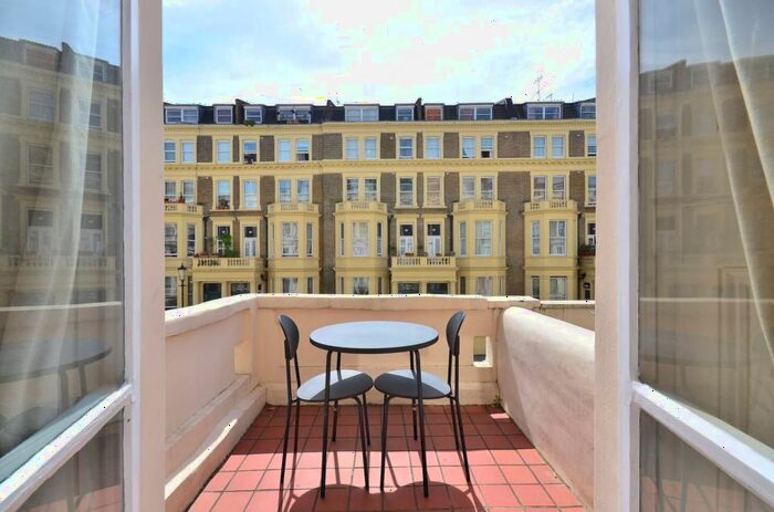 Studio To Rent In Penywern Road, Earls Court, London, SW5