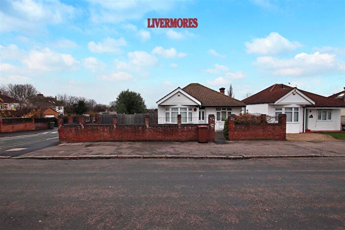 2 Bedroom Detached Bungalow For Sale In Heathlands Rise, Dartford, DA1