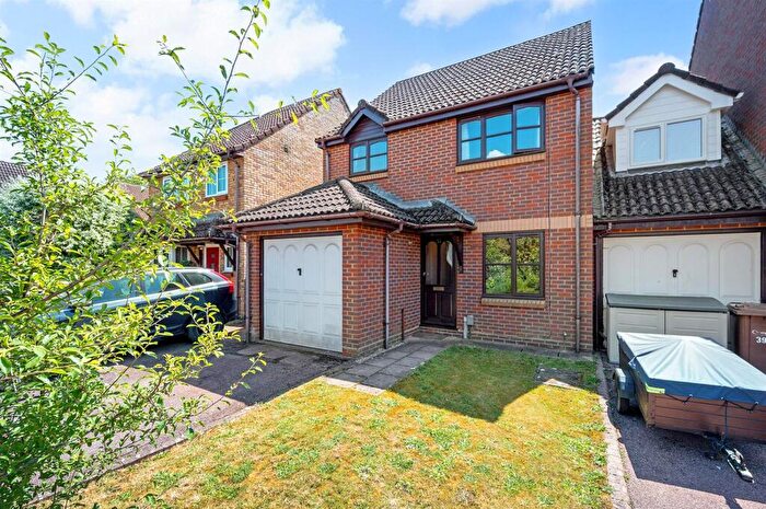 3 Bedroom Link Detached House For Sale In Brackenbury, Andover, SP10