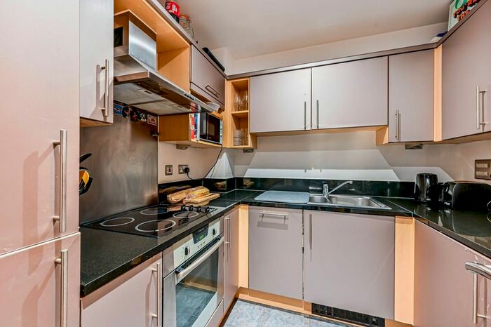 2 Bedroom Flat To Rent In City Walk, London Bridge, London, SE1