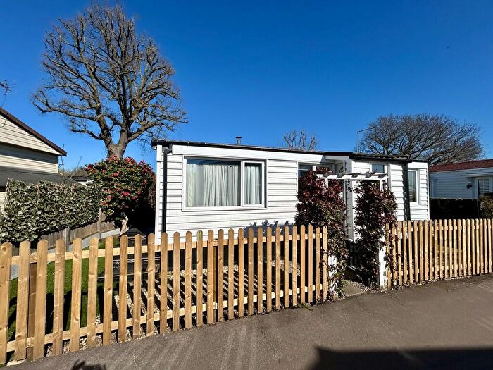 2 Bedroom Mobile Home For Sale In Lippitts Hill, Loughton, IG10