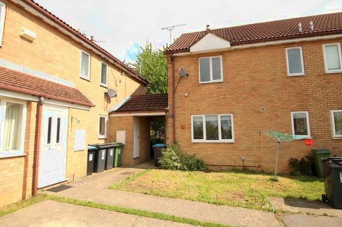 1 Bedroom Cluster House To Rent In Cluster Home Located In Fields End, HP1