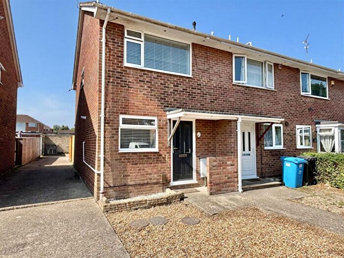 2 Bedroom End Of Terrace House For Sale In Hewitt Road, Hamworthy, BH15