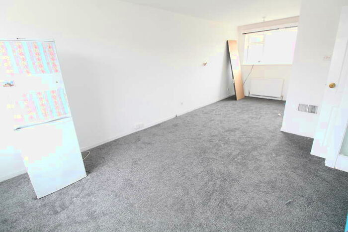 2 Bedroom Town House To Rent In Lovely Two Bedroom Family Town House, LU4