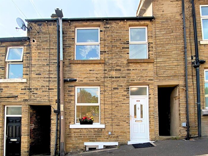 2 Bedroom Terraced House For Sale In Cowcliffe Hill Road, Huddersfield, HD2