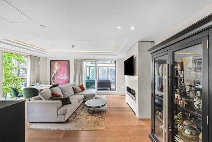 2 Bedroom Flat For Sale In Kensington High Street, London, W14