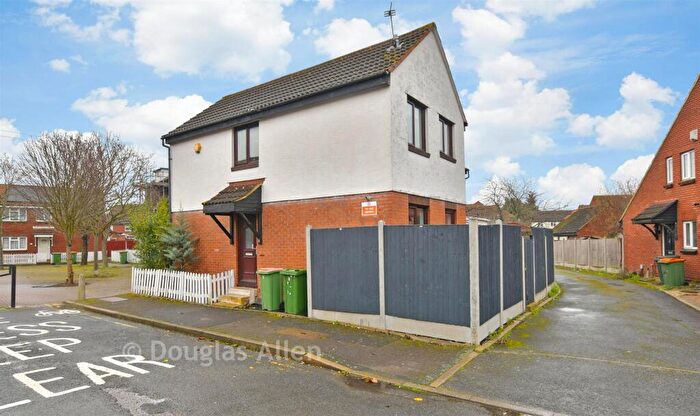 3 Bedroom Semi Detached House For Sale In Gautrey Square, Beckton, London, E6