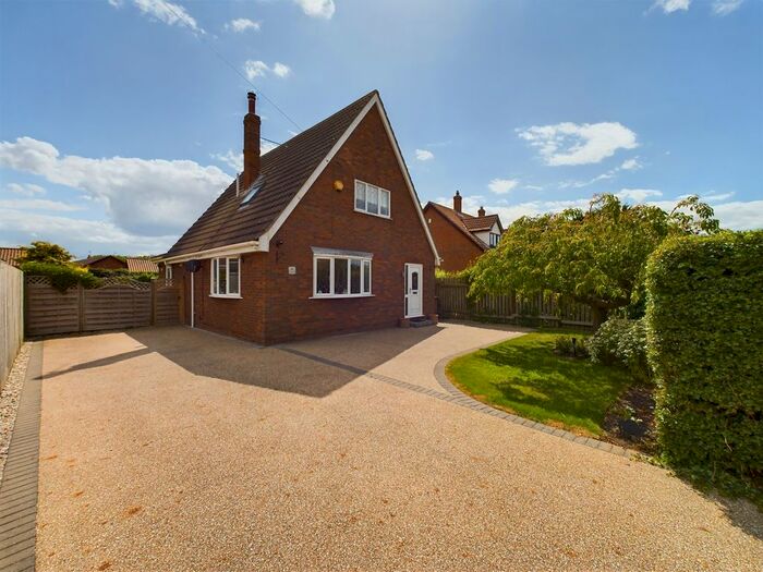 3 Bedroom Detached House For Sale In South End Road, Ottringham, HU12