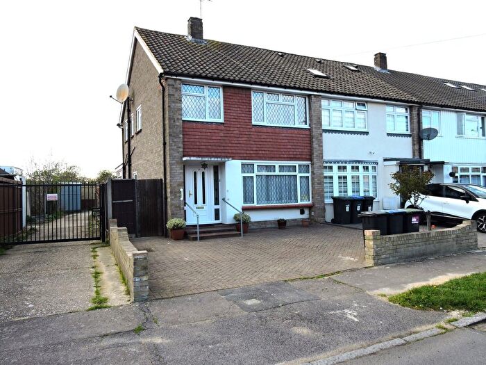 3 Bedroom Terraced House For Sale In Hunts Mead, Enfield, Middlesex, EN3