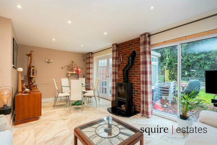 3 Bedroom House To Rent In Knoll Green, Hemel Hempstead, HP2